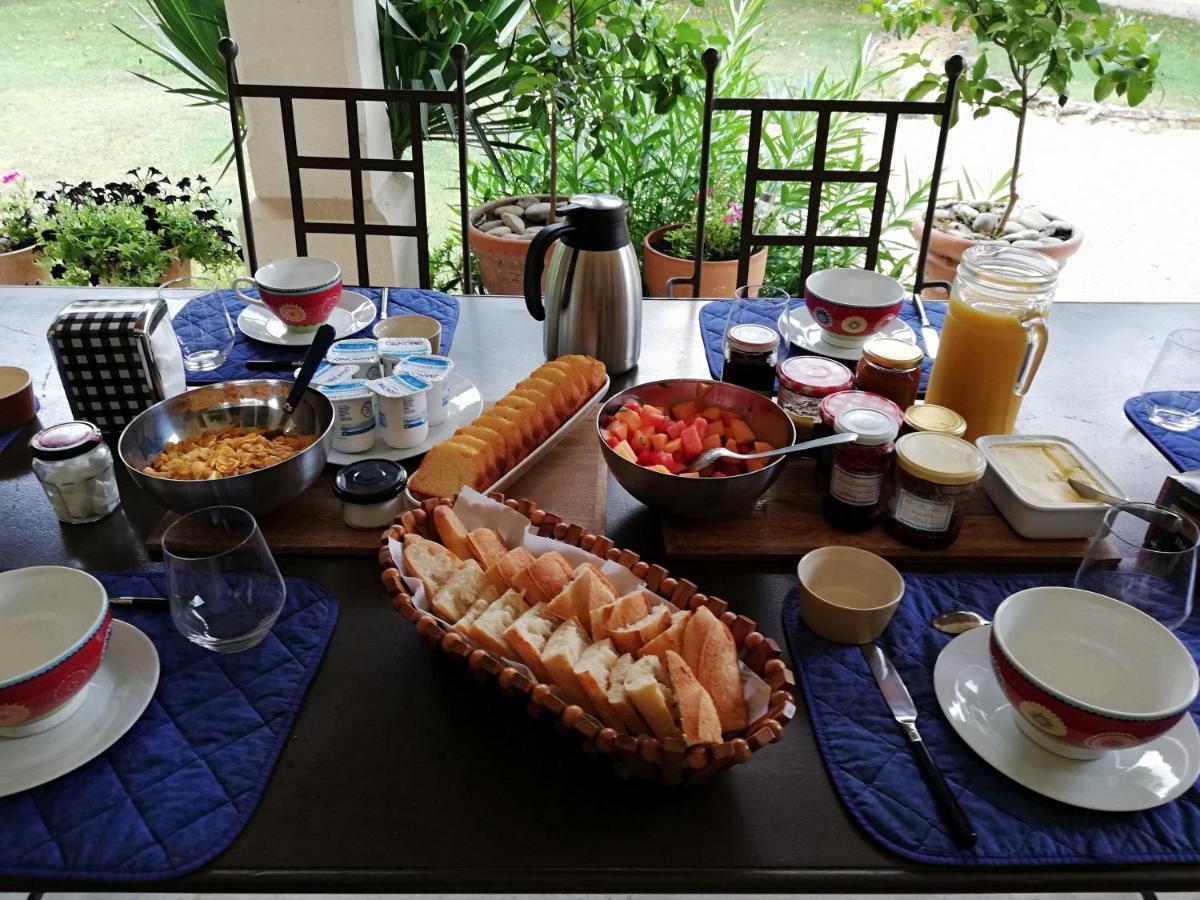 Bed and Breakfast La Goutadou Cabannes Exterior foto
