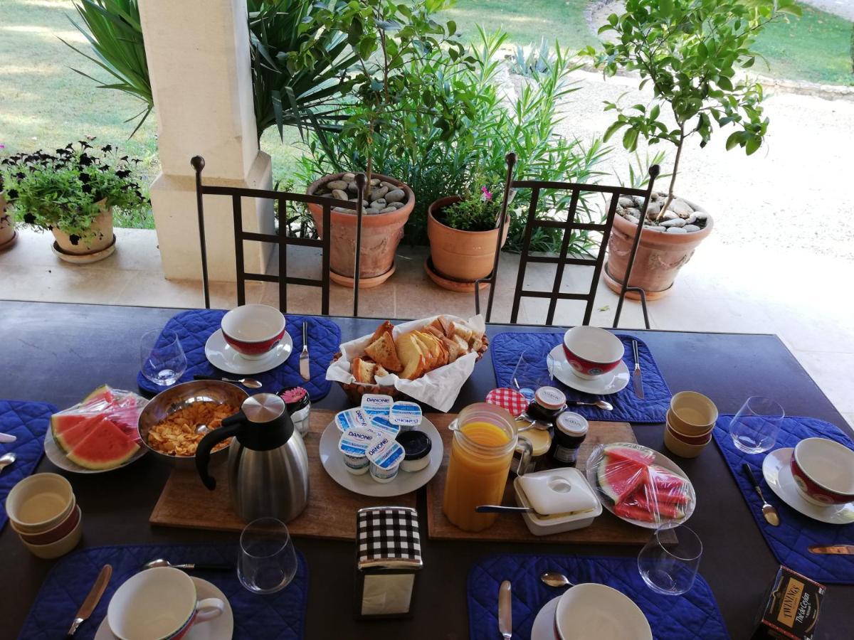 Bed and Breakfast La Goutadou Cabannes Exterior foto