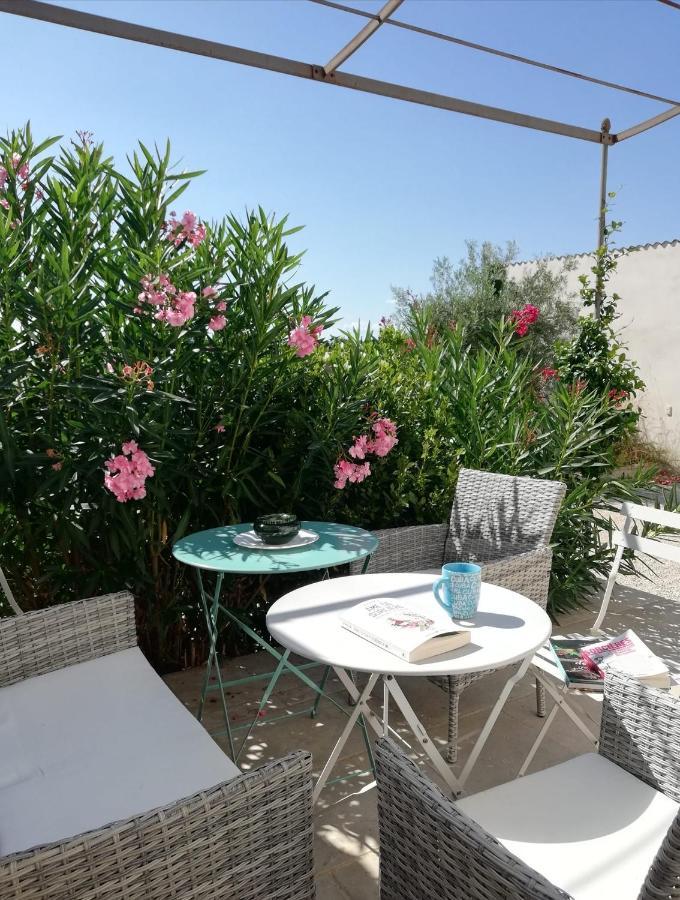 Bed and Breakfast La Goutadou Cabannes Exterior foto