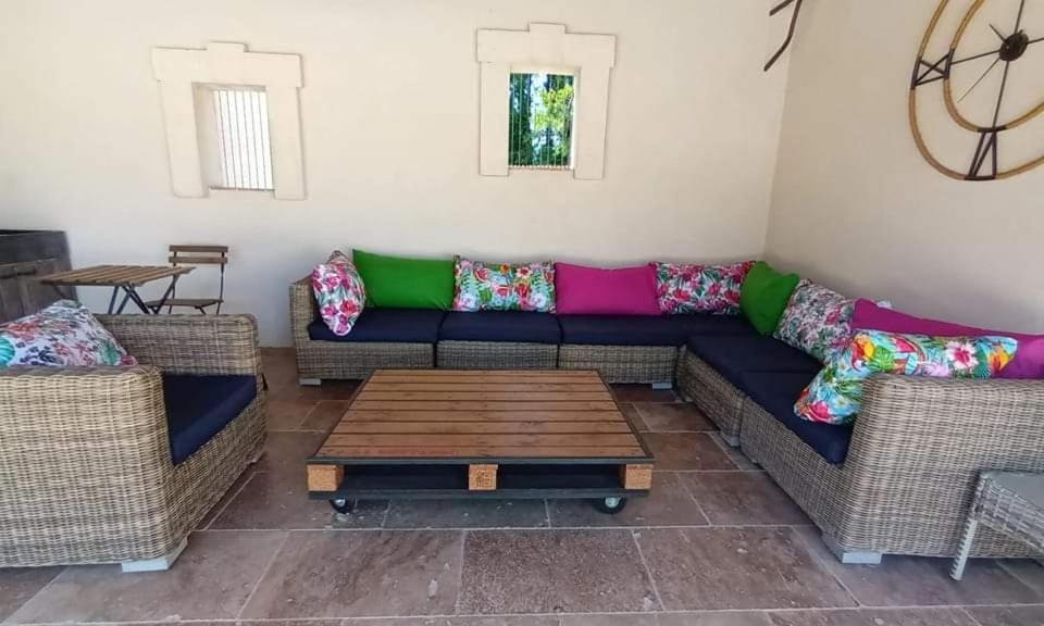 Bed and Breakfast La Goutadou Cabannes Exterior foto